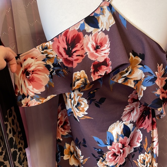 WINDSOR! - Picture 3 of 6